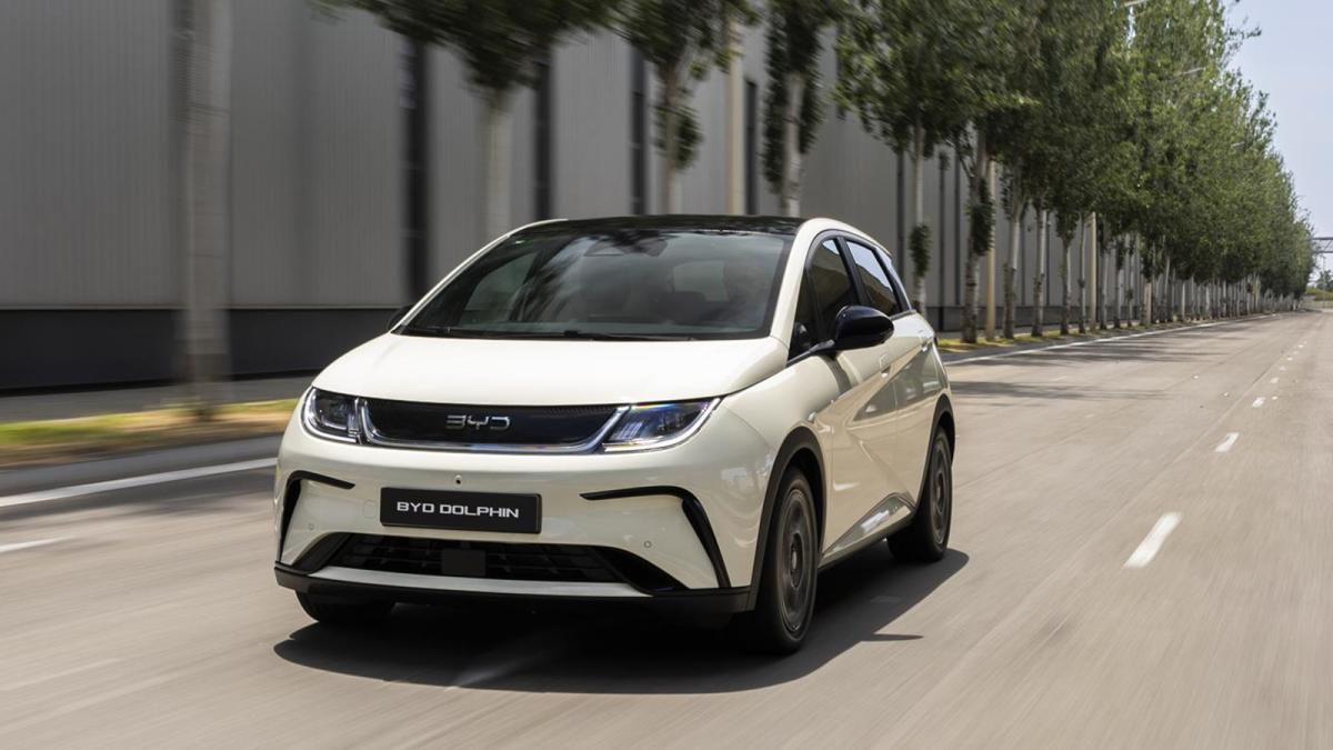 BYD actualiza su Dolphin con un nuevo equipamiento tecnológico y mayor potencia de carga en España