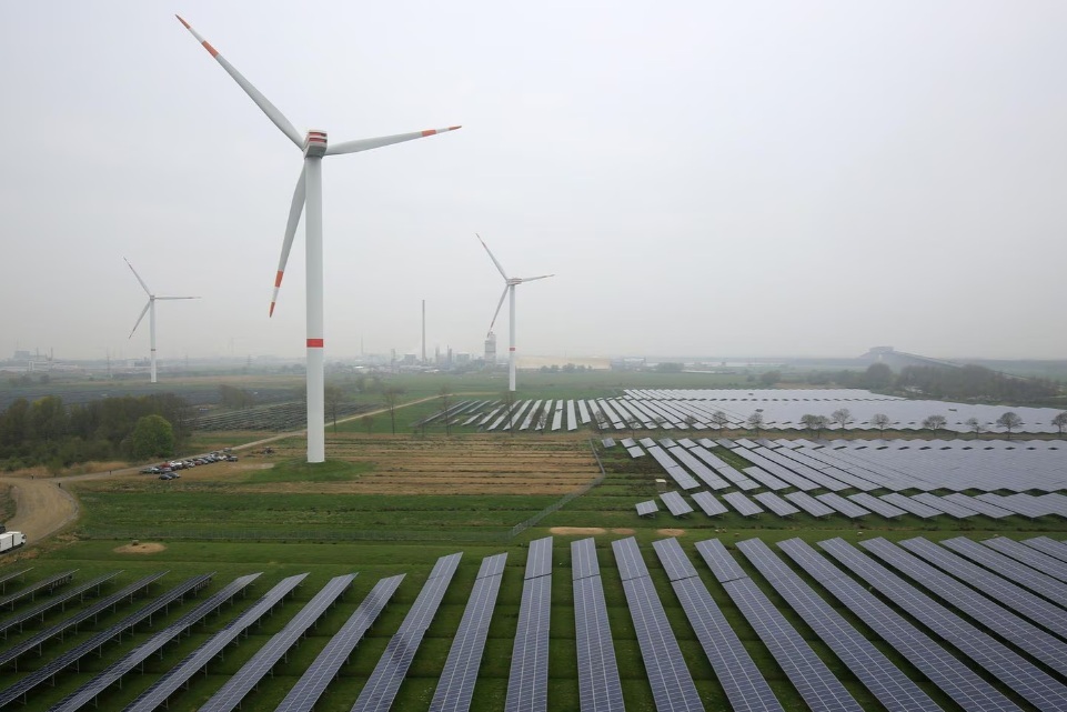 Los períodos prolongados de baja producción eólica y solar (dunkelflaute) amenazan la seguridad energética de Europa