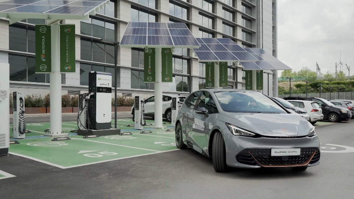 Alimerka e Iberdrola instalarán 238 puntos de recarga para vehículos eléctricos en supermercados