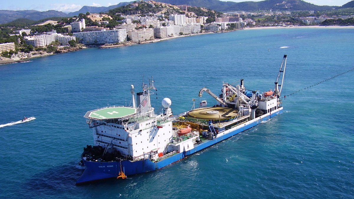 Red Eléctrica inicia el tendido submarino de la interconexión eléctrica entre la Península y Ceuta