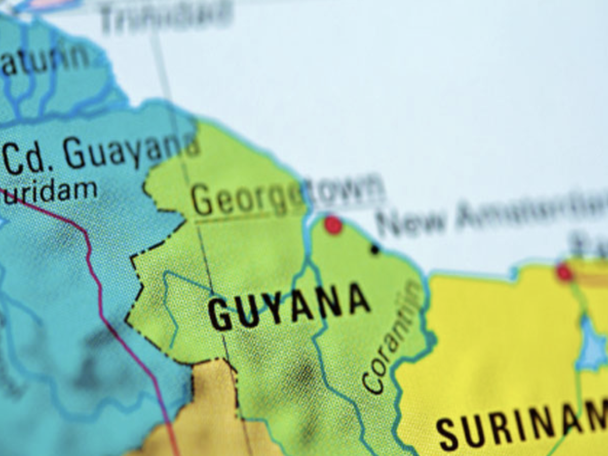 Cuando el petróleo huele a colonialismo