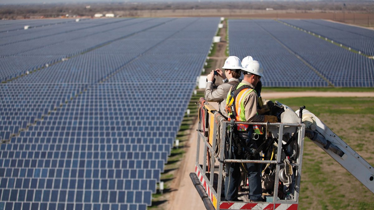 RES firma su primer contrato con Repsol en EEUU para la operación y mantenimiento de 1,5 GW solares