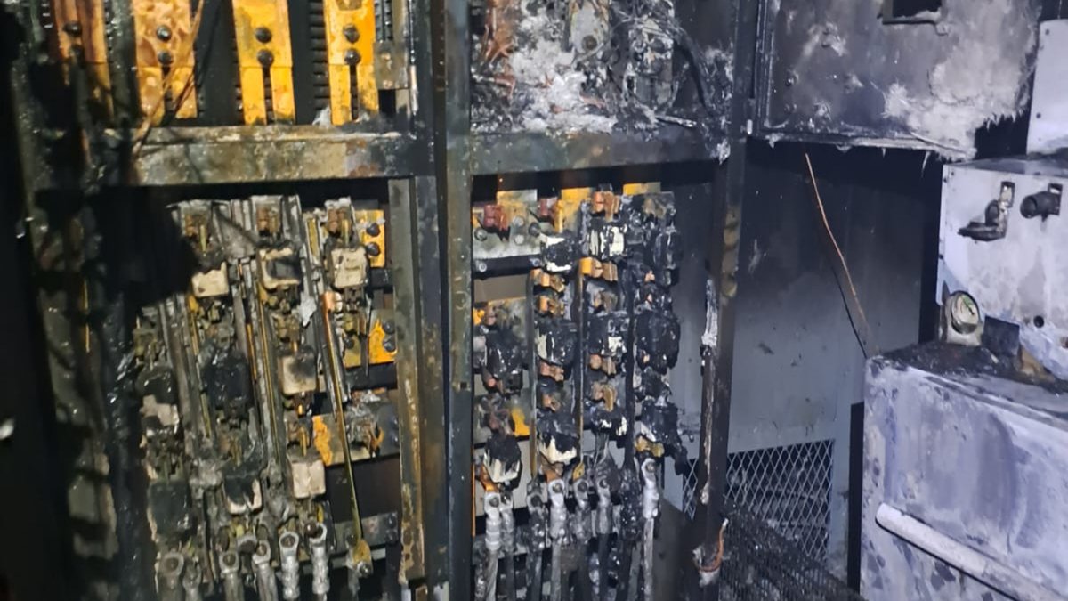 Endesa instala un transformador para controlar cortes de luz en zonas humildes de Sevilla