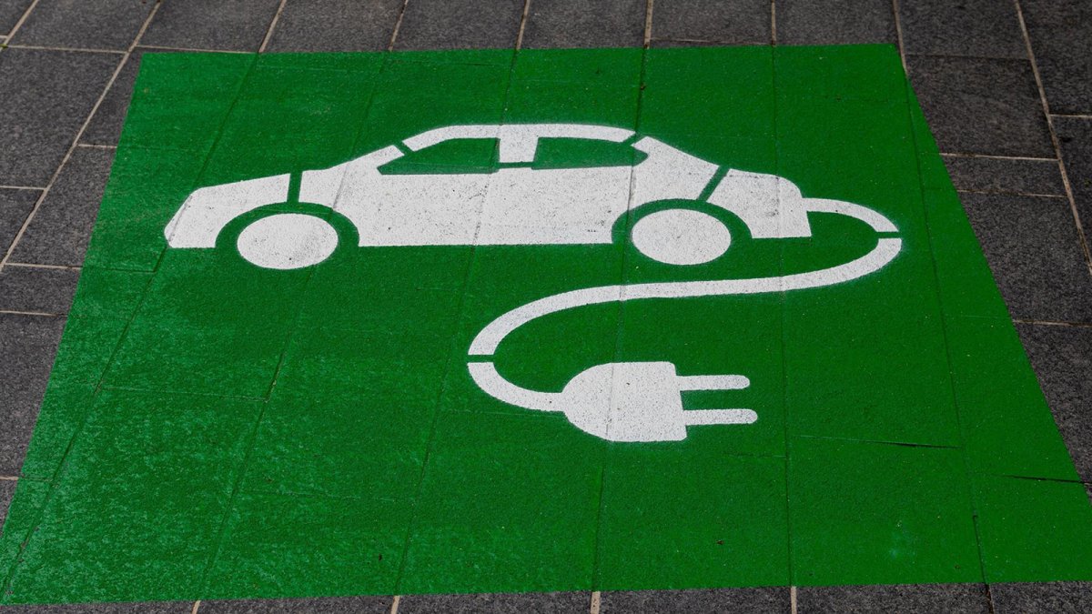 La demanda mundial de baterías para vehículos eléctricos se desacelerará al 29% este año