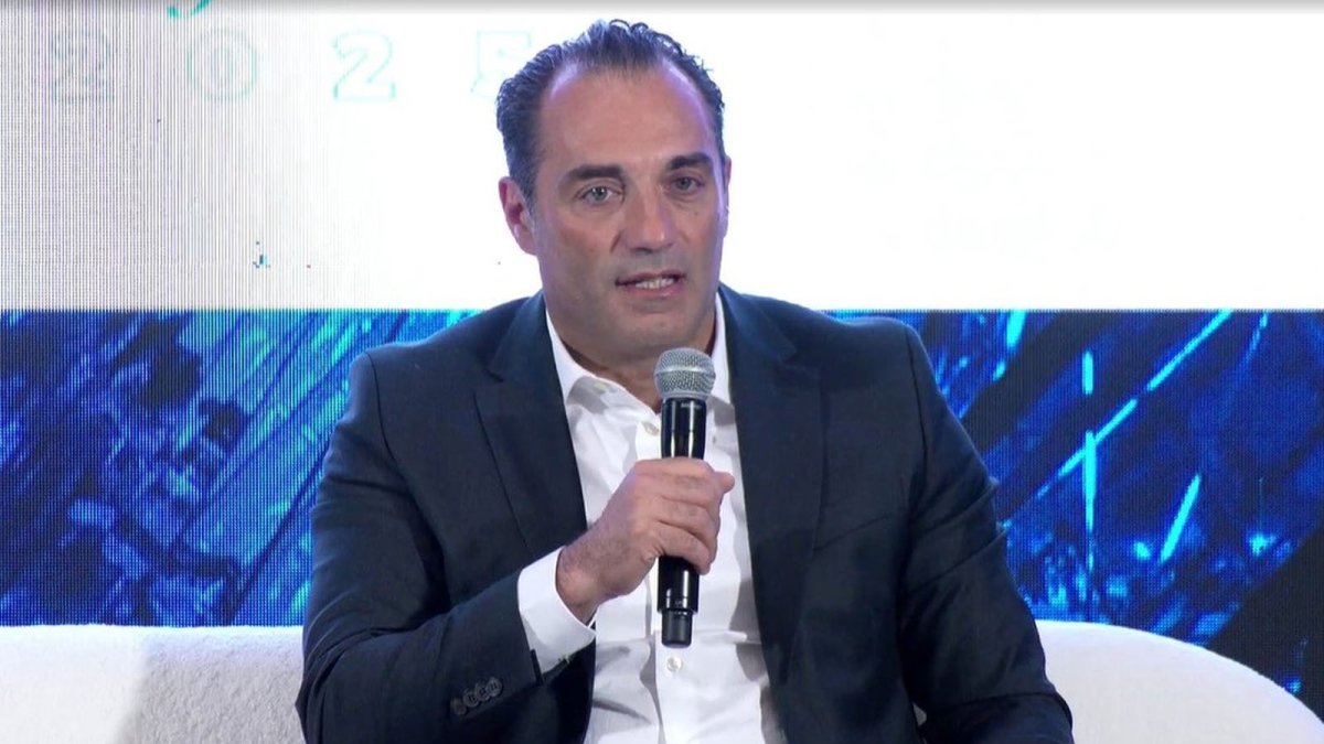 Filosa (Stellantis) pide flexibilidad a la Unión Europea para aplicar los objetivos de emisiones