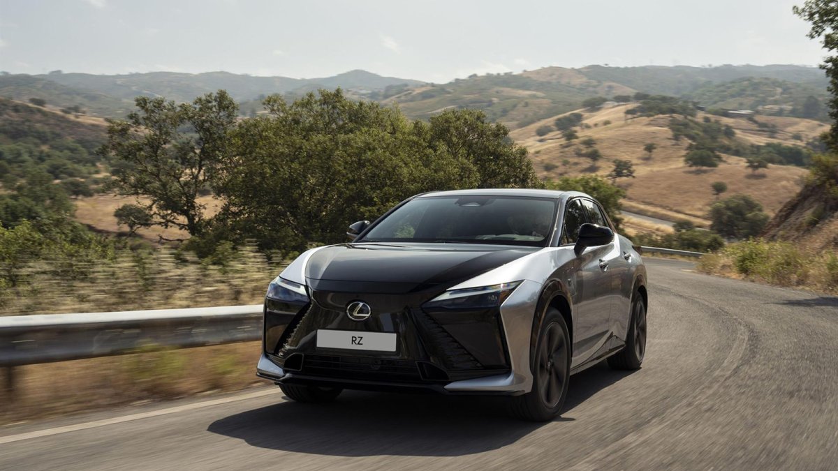 Lexus completa la gama del RZ 2026, disponible desde 52.000 euros, con dos nuevas motorizaciones