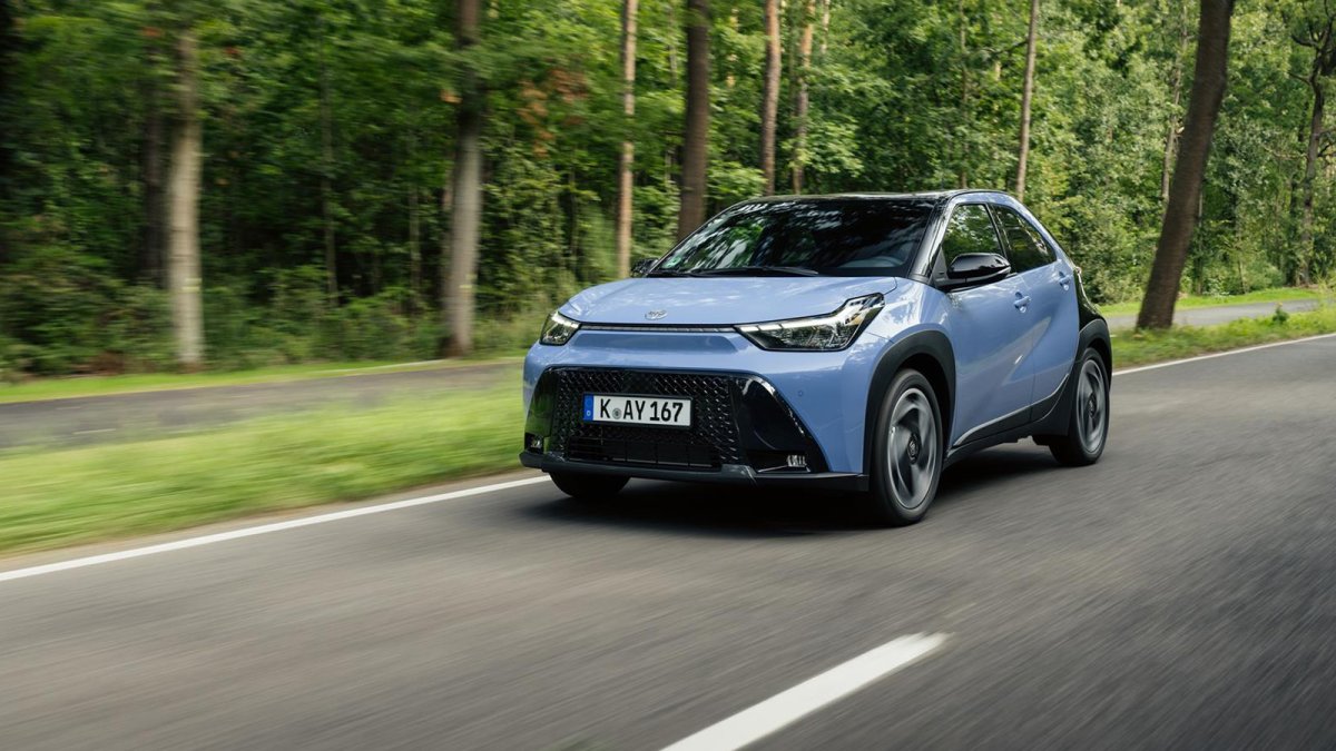 Toyota España lanza el nuevo Aygo X Cross Hybrid, su primer híbrido del segmento A desde 20.900 euros.