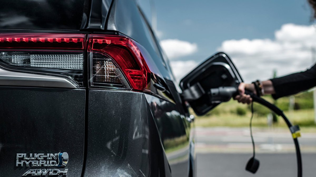 Se acabó no enchufar un híbrido enchufable: esta app evita que lo olvides