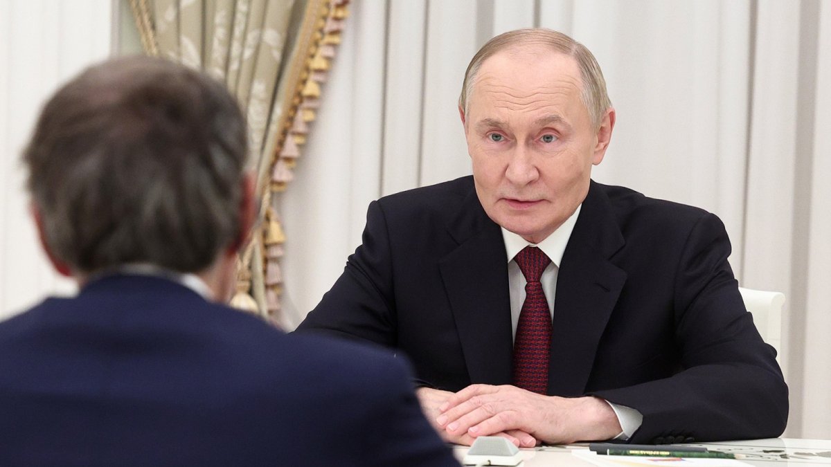 Irán y Rusia firman un acuerdo para construir cuatro centrales nucleares por 25.000 millones de dólares en suelo iraní