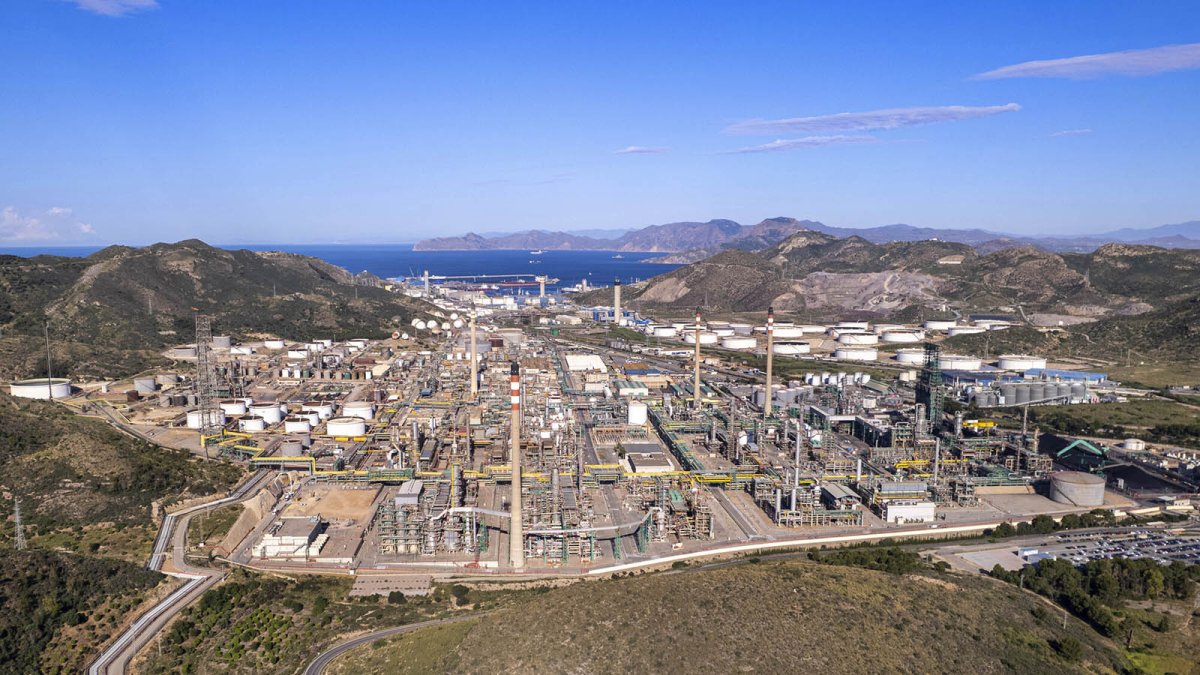 Repsol reanuda su actividad en Cartagena tras invertir 67 millones en mantenimiento