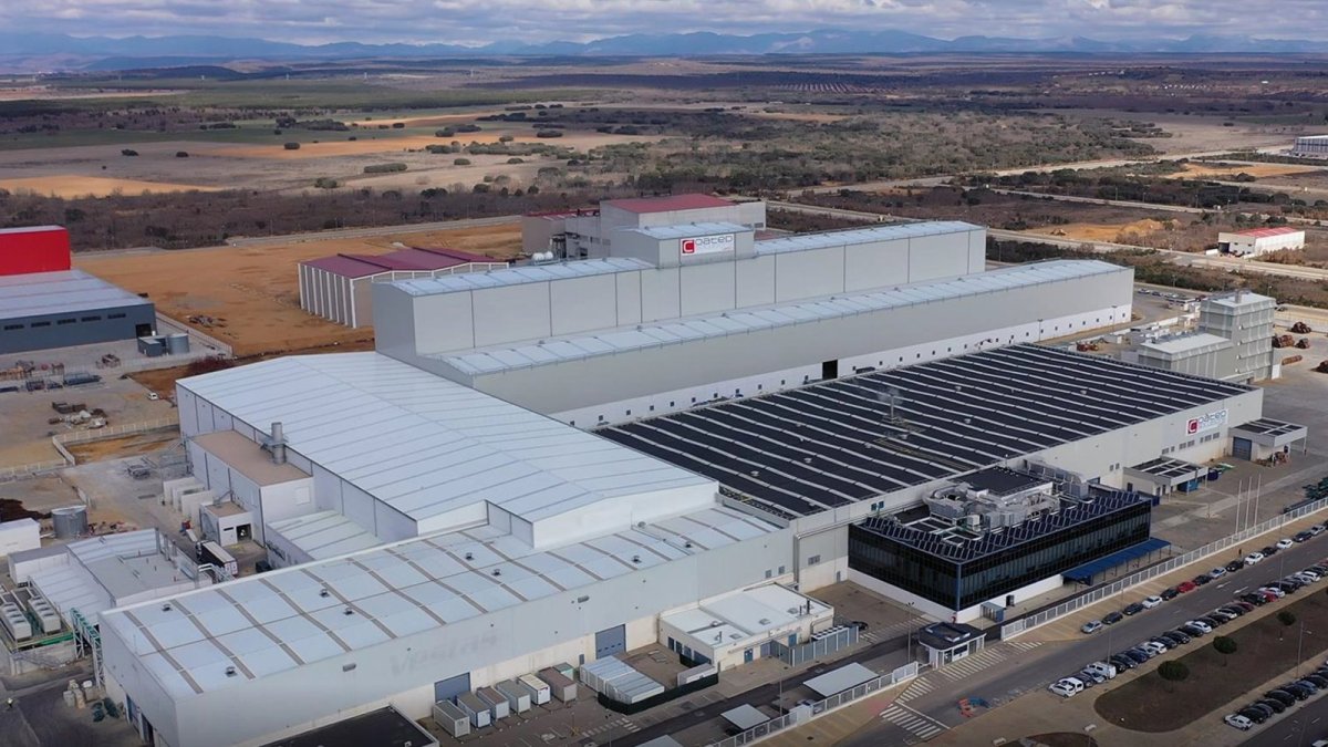 Statkraft y Fortia firman un PPA para suministrar energía eólica y solar a Network Steel