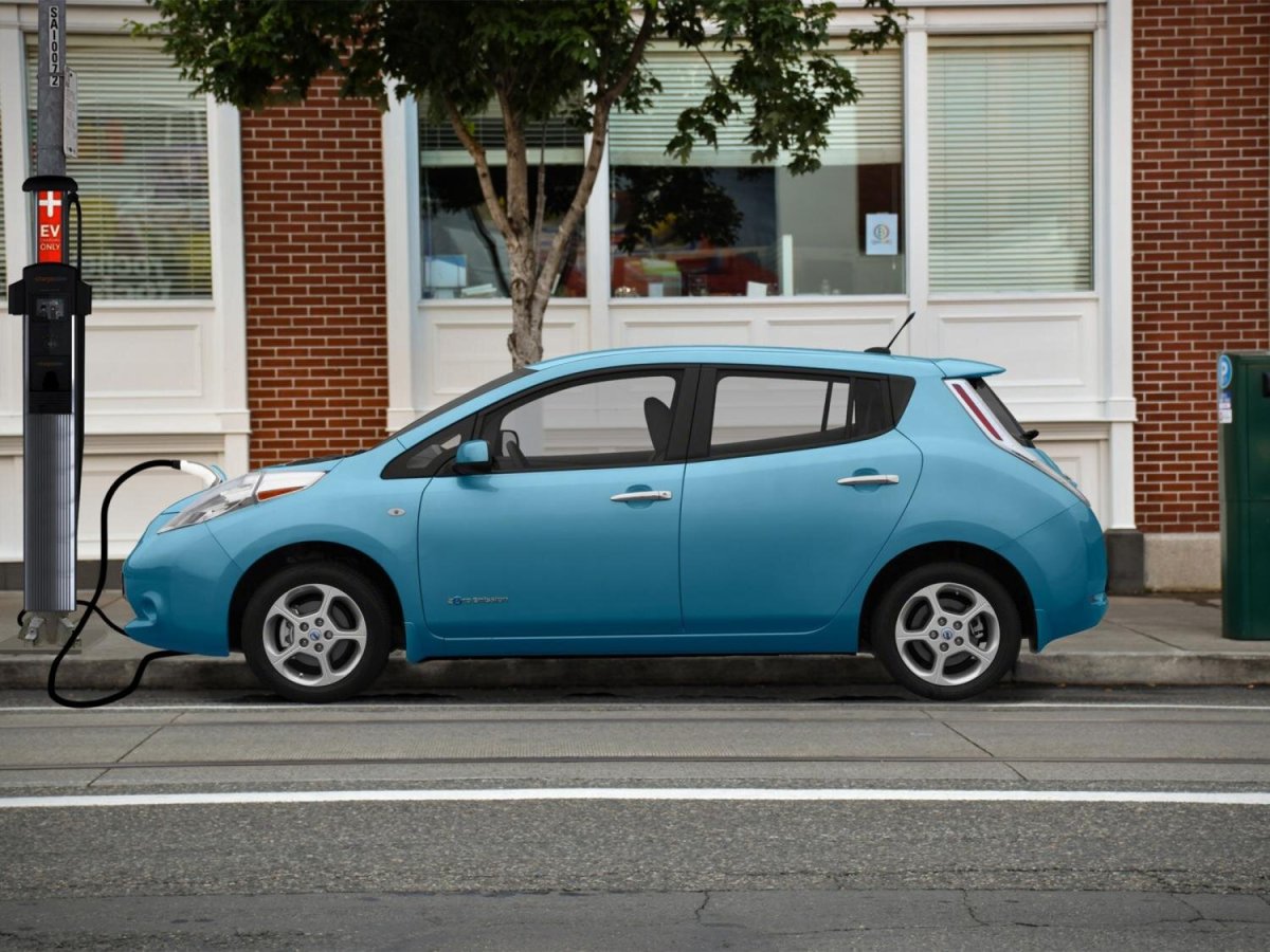 Farolas convertidas en cargadores: una solución innovadora para expandir el uso de vehículos eléctricos