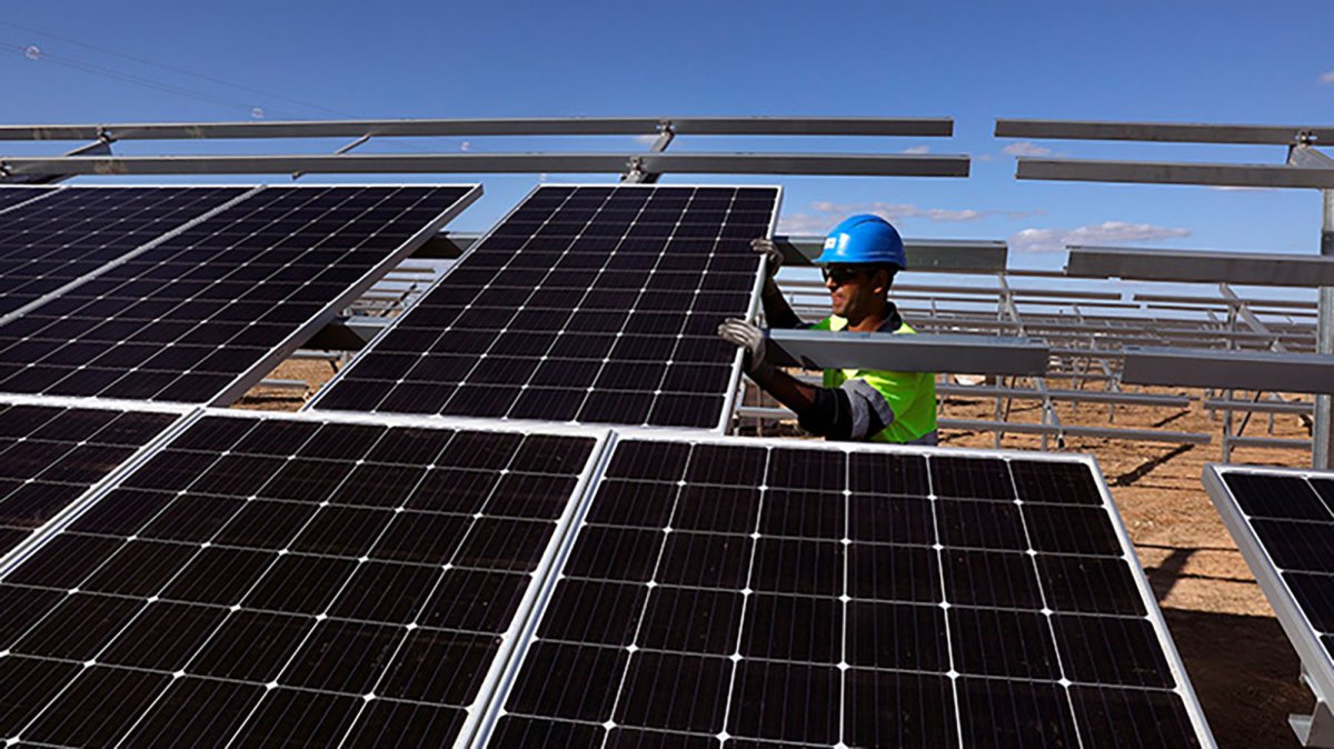 Iberdrola invertirá 140 millones en cuatro baterías para hibridar con fotovoltaica en Cáceres