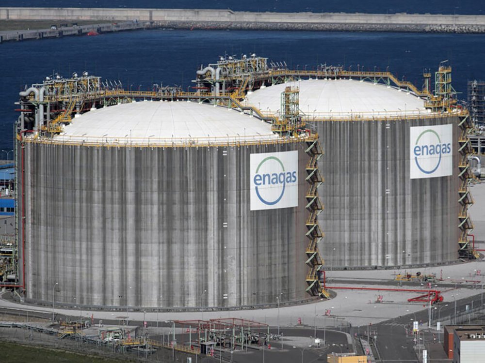 El Gobierno y Enagás cambian la planificación invernal de gas al no tener almacenado tanto GNL