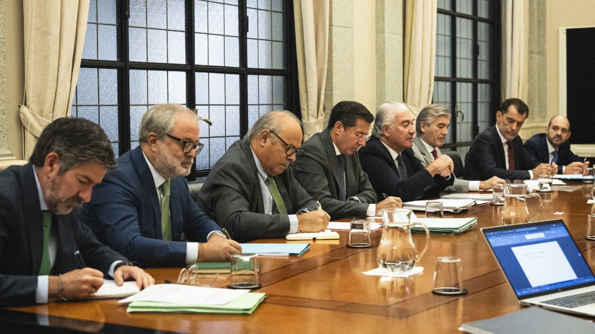 La CNMC se reúne con todo el sector eléctrico para tratar de evitar otro apagón