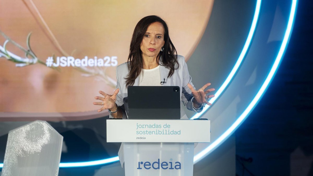 La presidenta de Redeia, Beatriz Corredor, inaugura las jornadas de Sostenibilidad 2025 organizadas por Redeia.
