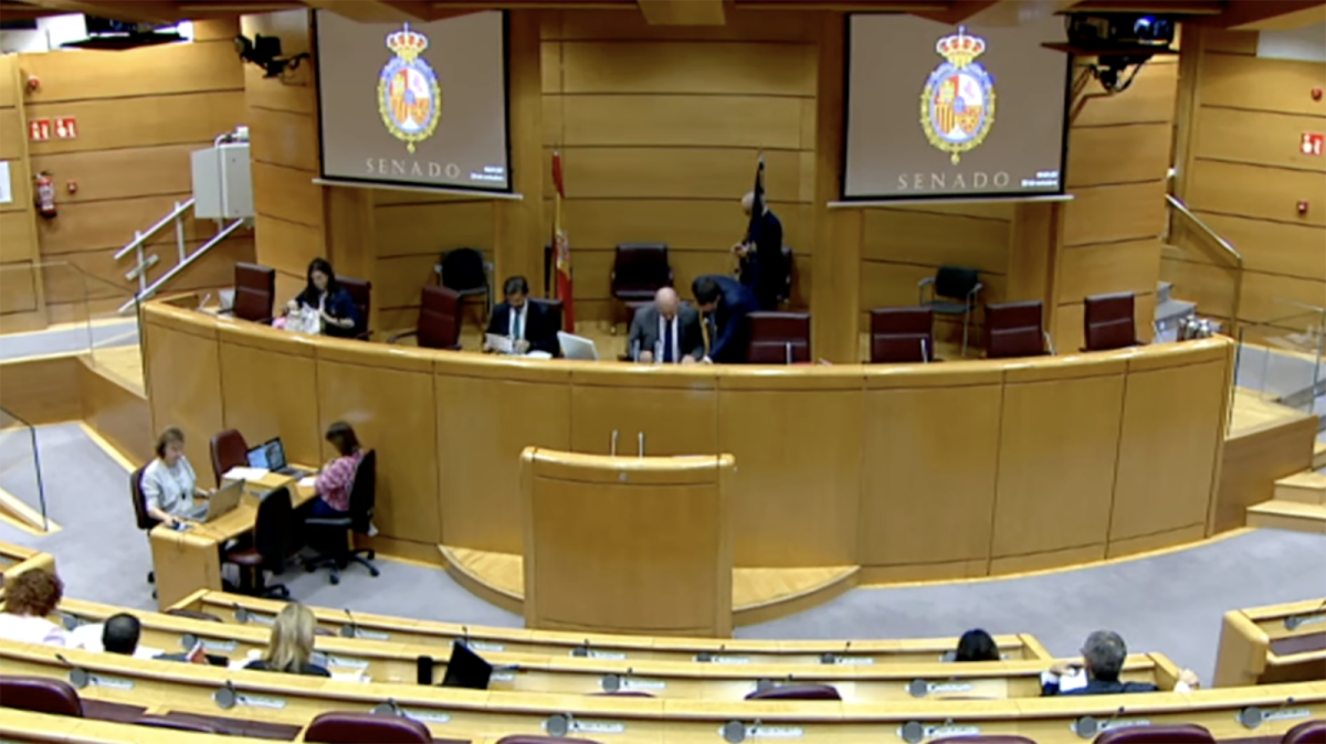 El Miteco niega haber tenido la voluntad de pedir experimentos a REE para lograr un mix 100% renovable