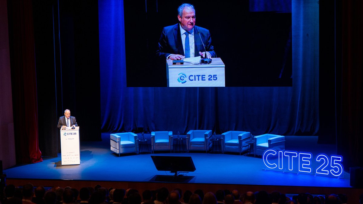 Hereu llama a "pasar a la ofensiva en la reindustrialización y la lucha contra el cambio climático"
