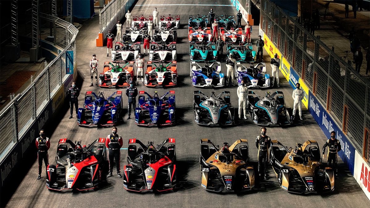 Formación de escuderías y pilotos de la Fórmula E en su séptima edición.