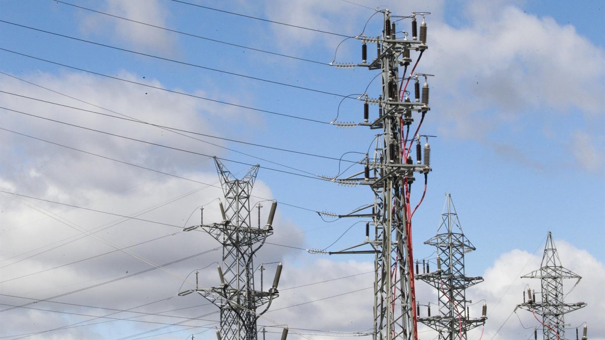 Máxima presión empresarial a la CNMC para que apruebe una retribución a las redes que incentive las inversiones