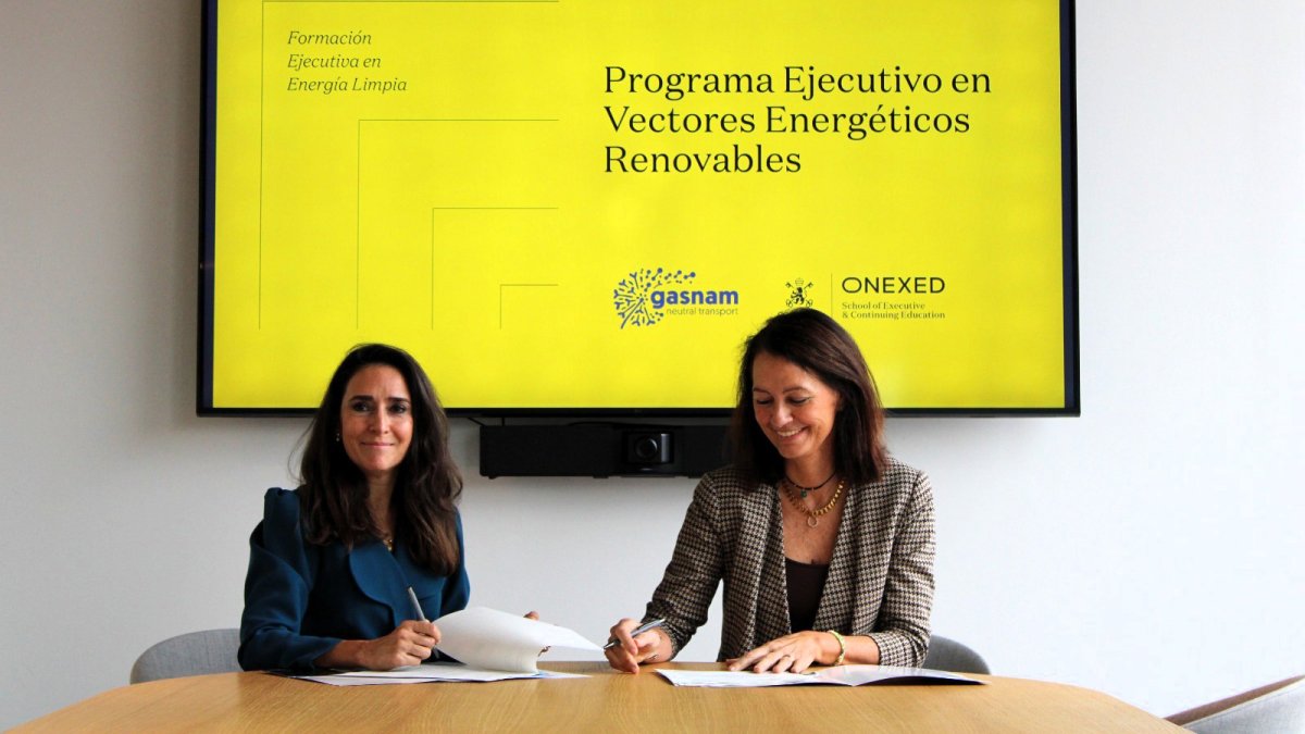 Eugenia Sillero, y la vicerrectora de Estrategia, Ordenación Académica e Internacionalización de la Universidad Pontificia Comillas, Elisa Aracil.