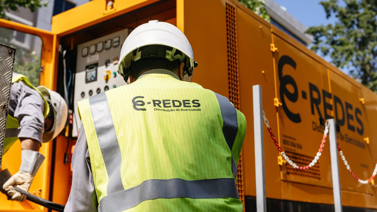 Trabajador de E-Redes en Portugal.