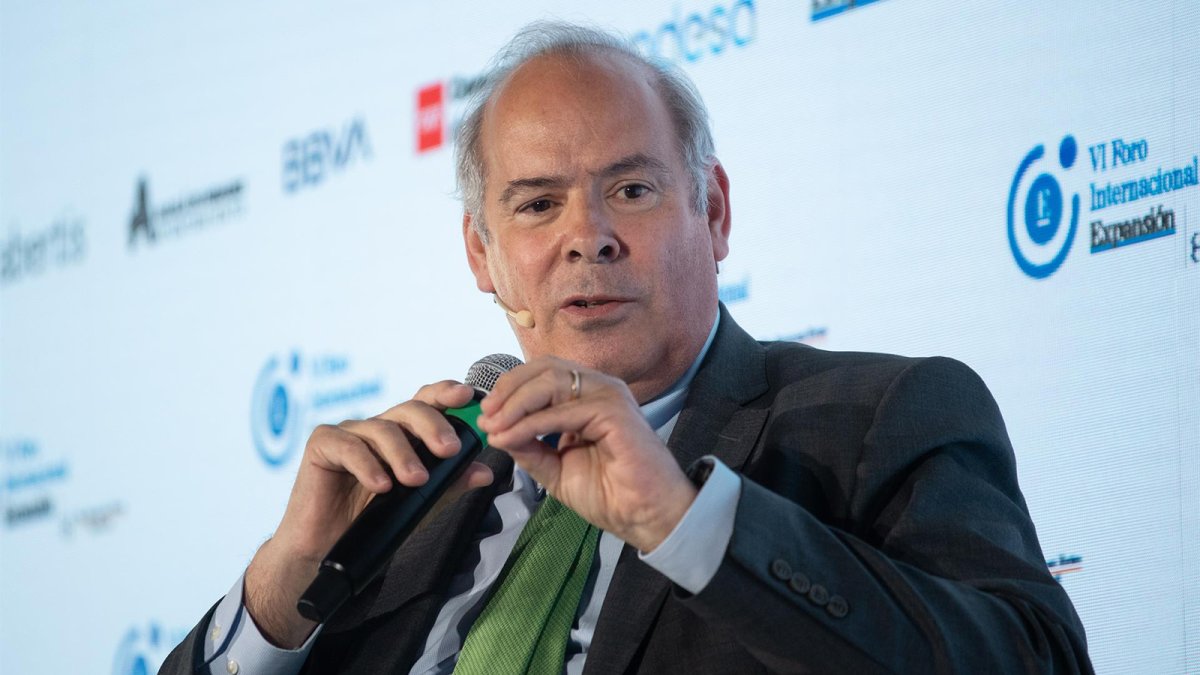 Las eléctricas ven "poco diálogo personal" de la CNMC y creen que la retribución a redes "no está a la altura"