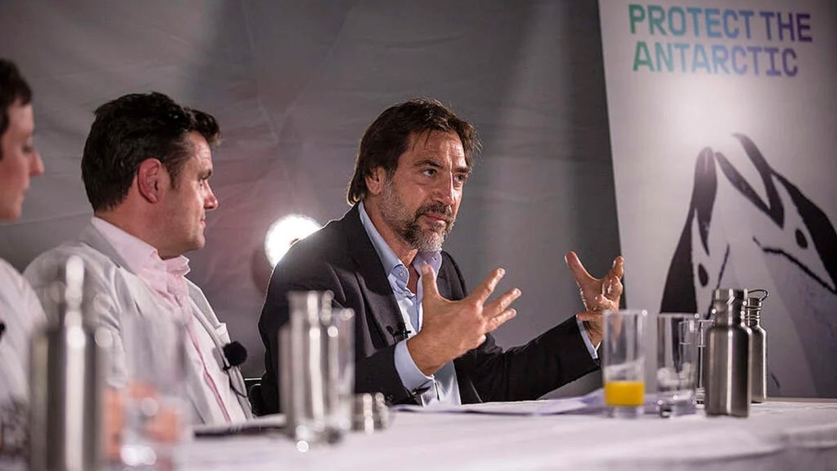 El actor Javier Bardemviajó a la Antártida en el barco "Artic Sunrise" de Greenpeace.