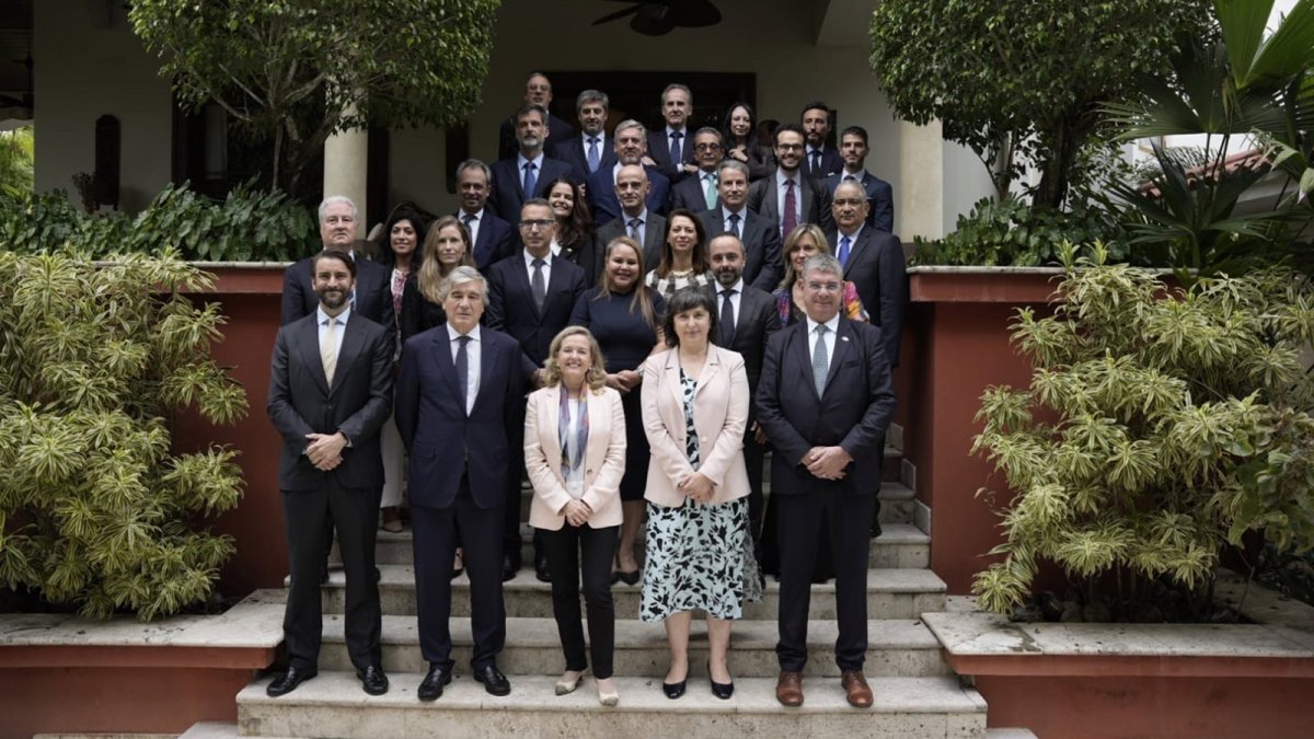 El BEI y Naturgy firman un préstamo de 258 millones de euros para modernizar redes eléctricas de Panamá.