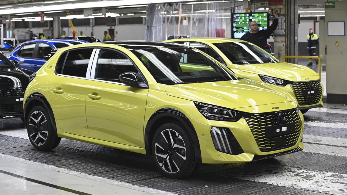 Uno de los coches que se fabrica en la planta de Stellantis en Figueruelas (Zaragoza). 