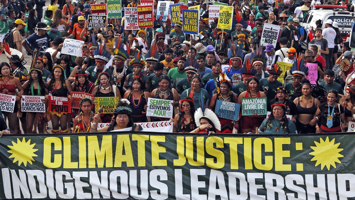 Marcha de las comunidades indígenas con motivo de la celebración de la COP30.