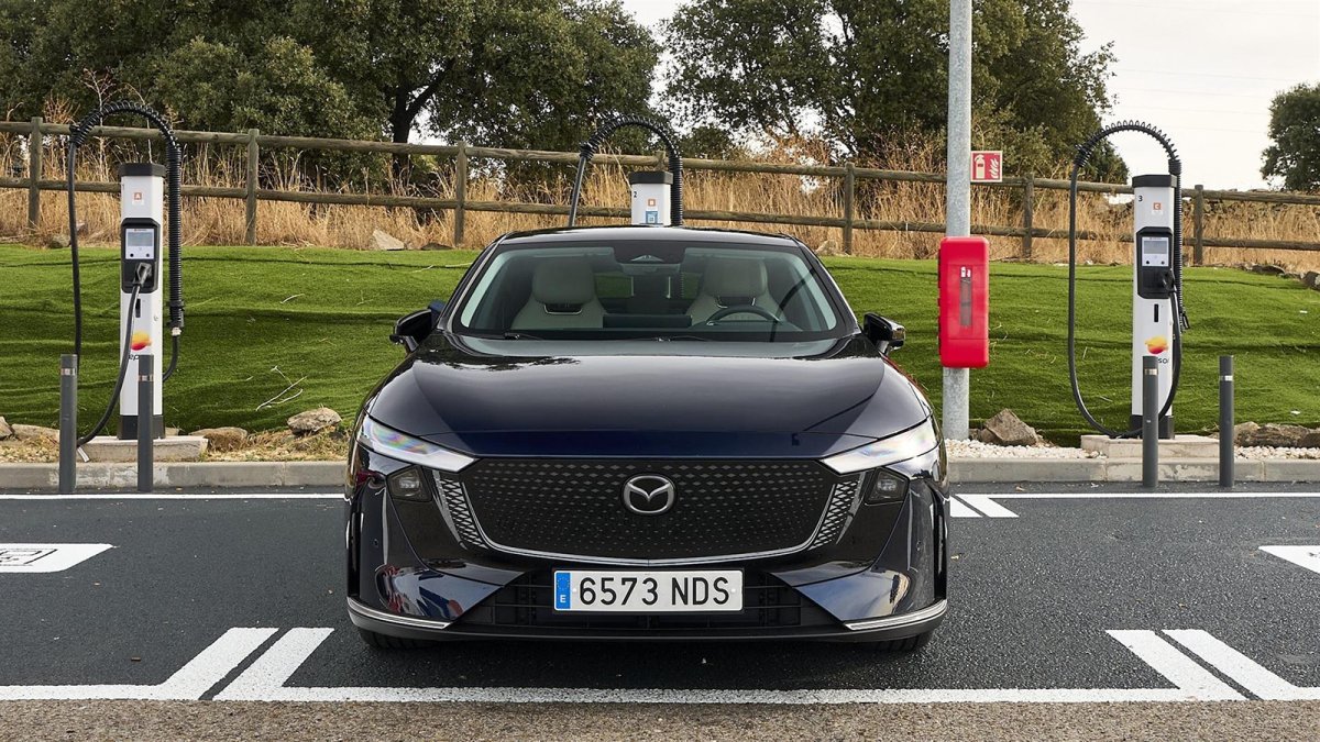 Mazda y Repsol se unen para impulsar la movilidad eléctrica con ventajas para sus clientes.