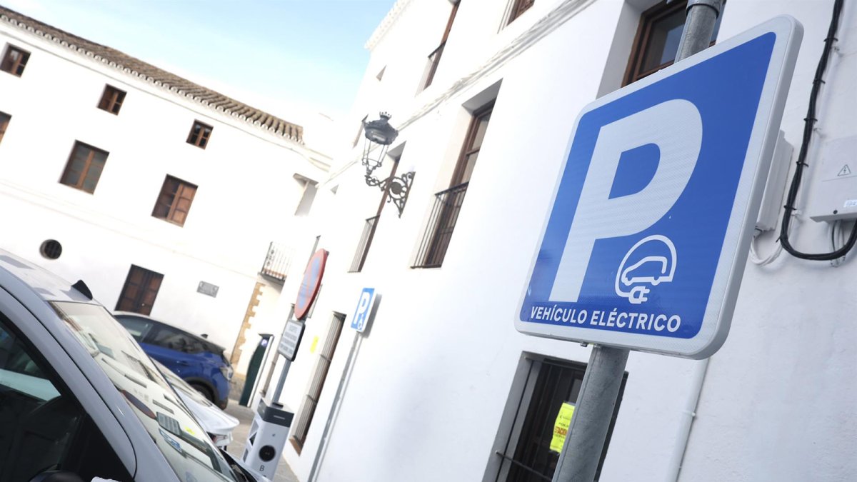 El Congreso, con el PSOE en contra, pide al Gobierno ayudas fiscales para la recarga rápida de vehículos eléctricos