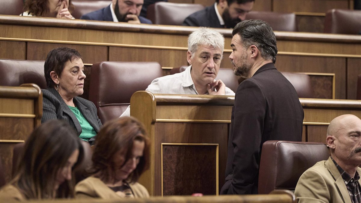 Sumar, ERC y Bildu piden en el Congreso ayudas de hasta el 100% para climatizar viviendas y edificios