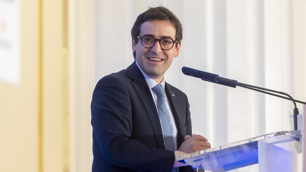 Bruselas apuesta por compras conjuntas y almacenamiento de materias primas críticas para no depender de China