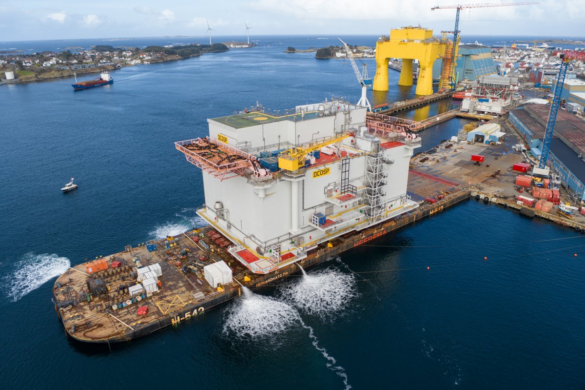 Así fue la odisea de montar la subestación de casi 10.000 toneladas de peso en el mayor parque eólico marino del mundo