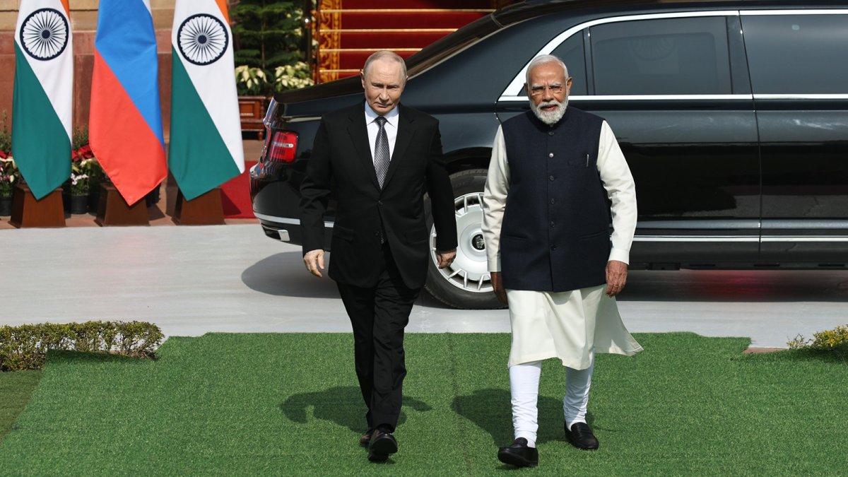 India defiende la compra de petróleo ruso como un "imperativo" pese a la presión de EEUU