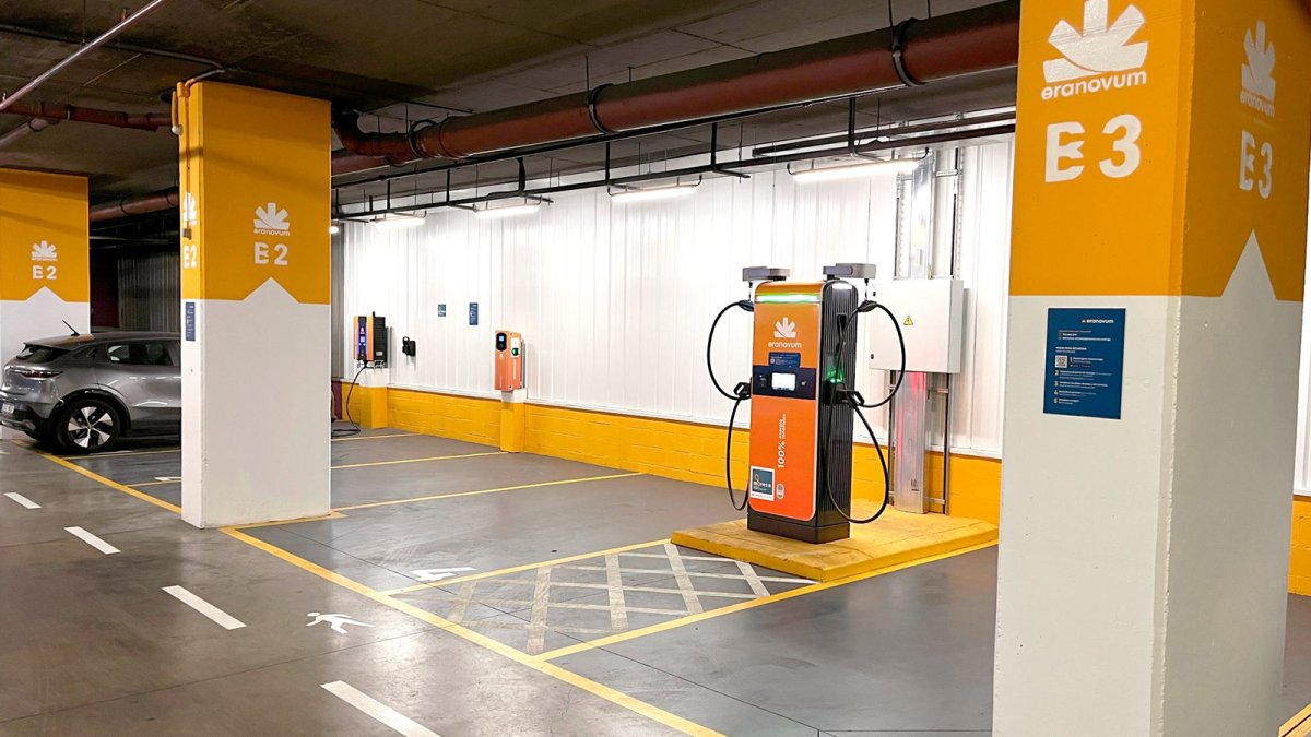 Eranovum construye la primera planta fotovoltaica en España que abastece una red de recarga eléctrica