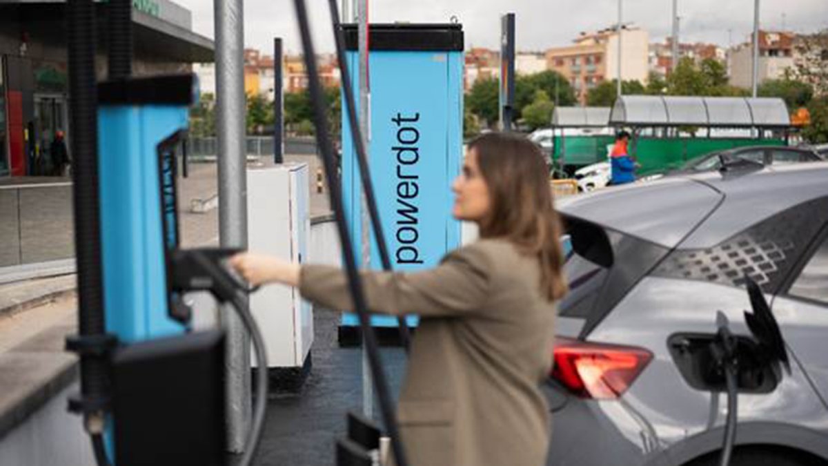 Powerdot implanta la tecnología Plug & Charge en su red de estaciones de recarga