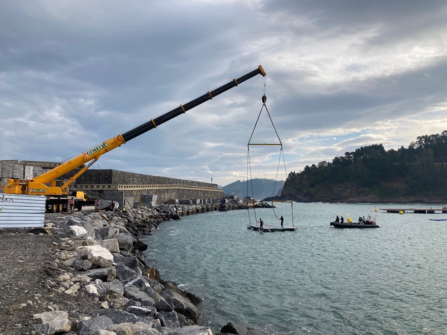 Tecnalia instala en Mutriku una innovadora estructura flotante fotovoltaica