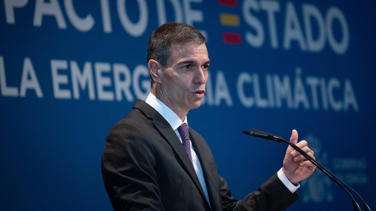 Sánchez califica de "error histórico" que la UE permita coches de combustión tras 2035