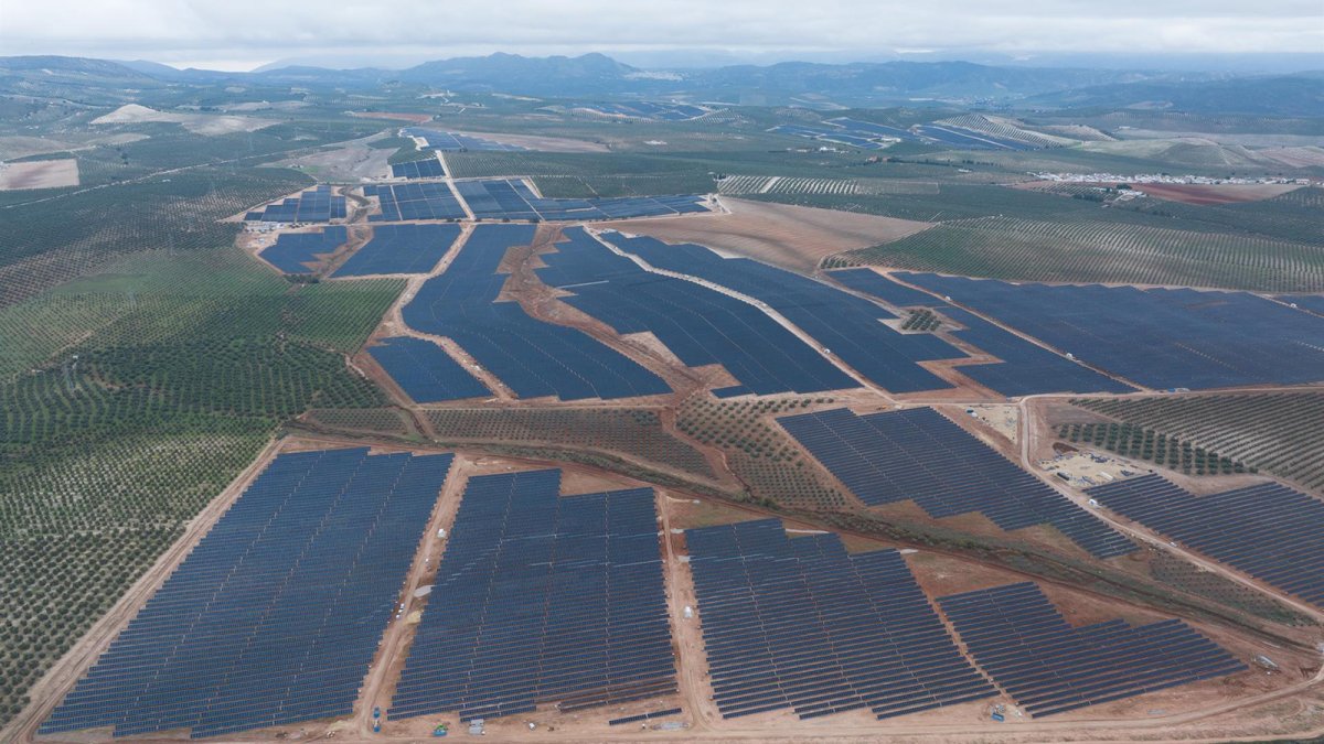 Bruc cierra el año con 1.963 MW en operación e inicia la hibridación de sus plantas con baterías