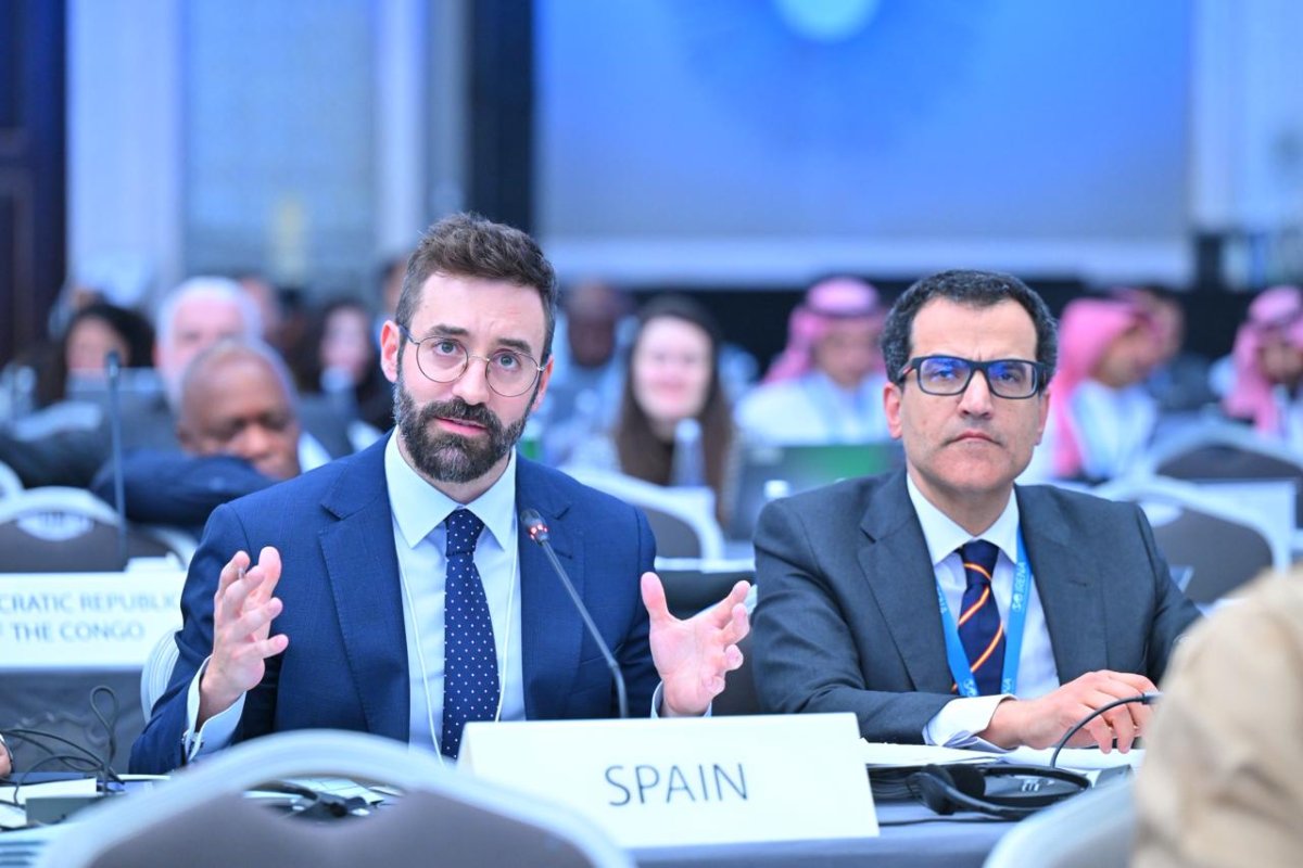 España adopta la vicepresidencia de IRENA a pesar del reproche de Rusia