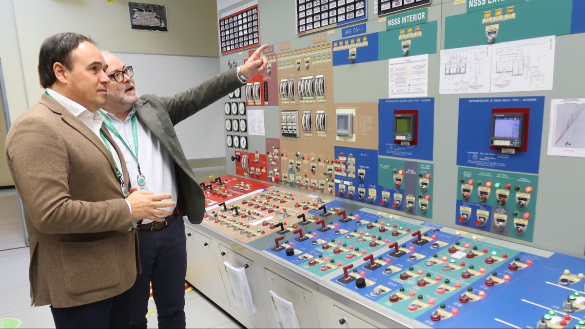 El presidente de la Generalitat, Juanfran Pérez Llorca, en la central nuclear de Cofrentes.