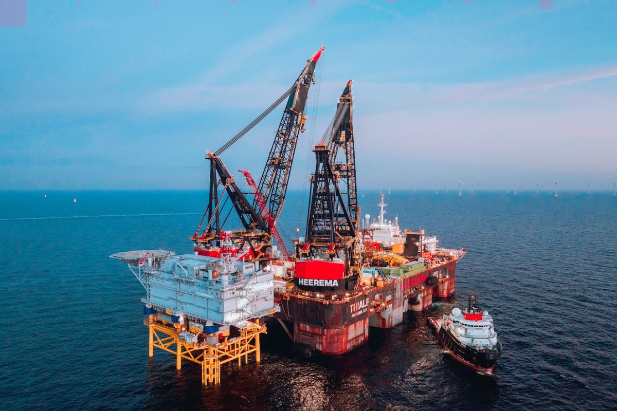 50Hertz instala la plataforma Ostwind 3 en el Báltico alemán