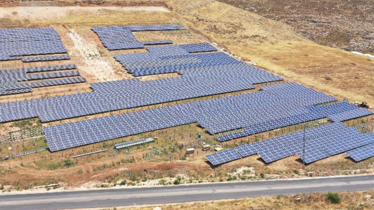 El primer ministro palestino inaugura la mayor planta solar de la Cisjordania ocupada