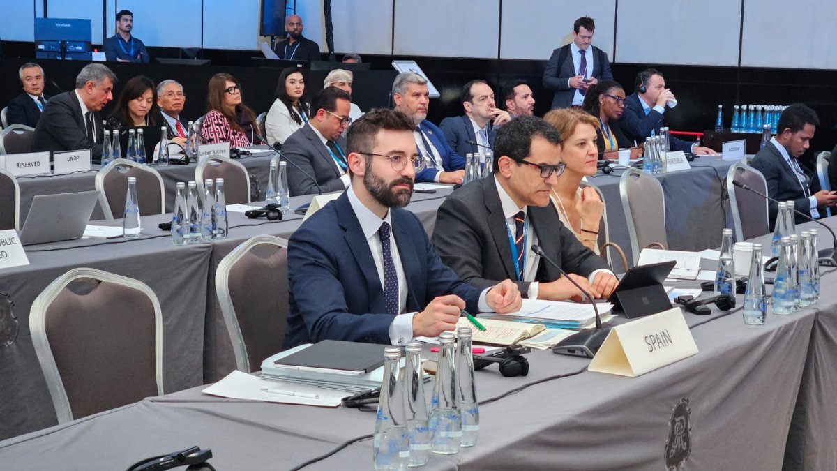 Abu Dabi cierra su foro más importante de energías renovables con España más presente