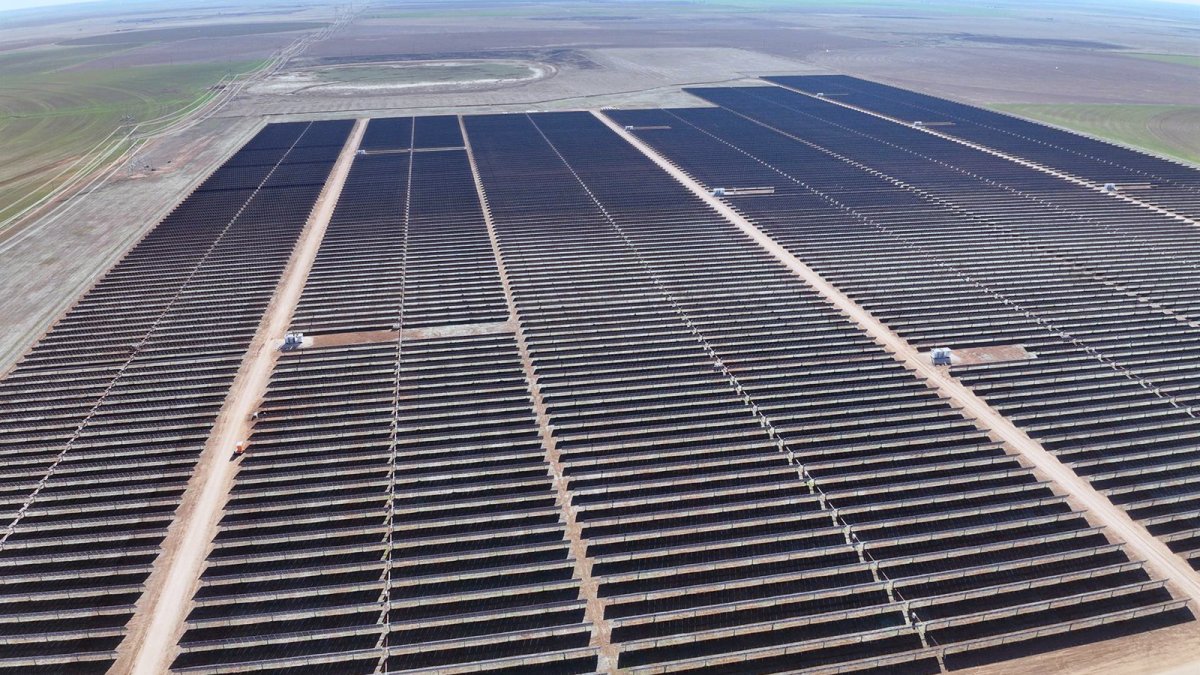 Bruselas da luz verde a la alianza de Repsol con Stonepeak para la generación de energía solar en EEUU