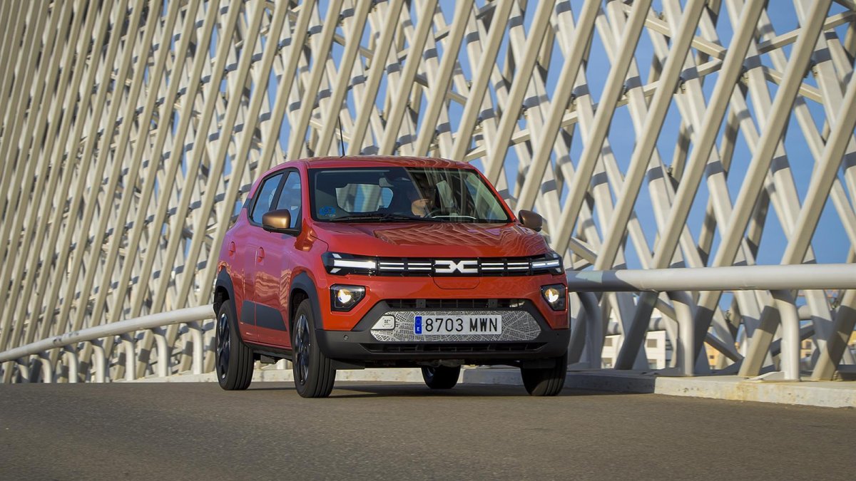 Dacia vende 697.408 coches en Europa en 2025, un 3,1% más, y duplica la cifra de híbridos frente a 2024