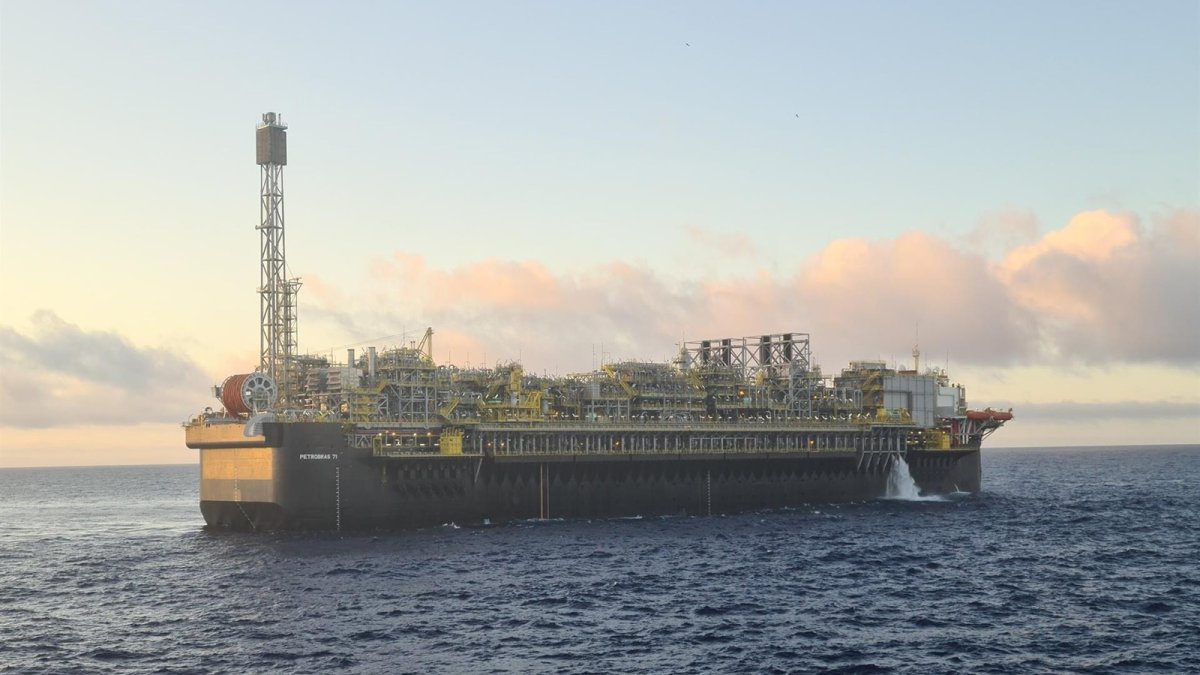 La brasileña Petrobras no descarta entrar en Venezuela para explorar gas natural